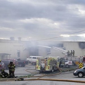 美国纽约州一化妆品工厂发生爆炸 造成75人受伤